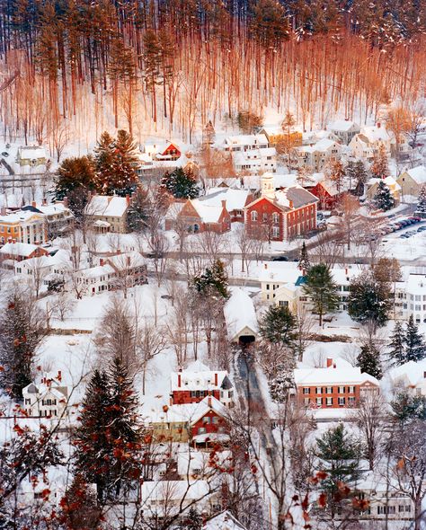 Winter Landscaping, Vermont Winter, New England Christmas, Woodstock Vt, Christmas Desktop Wallpaper, Vermont Vacation, Woodstock Vermont, England Winter, England Aesthetic