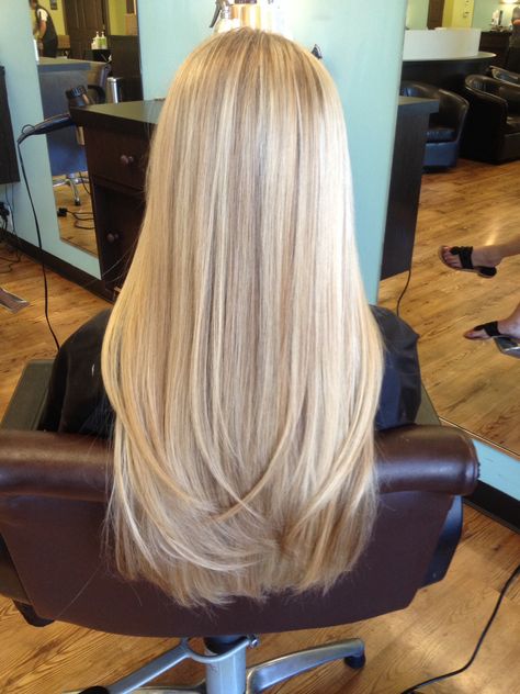 Love the color Balayage Brunette Long, Summer Blonde Hair, Hollywood Hair, Vlasové Trendy, Blonde Hair Inspiration, Medium Long Hair, Regina George, Long Brown Hair, Long Hair With Bangs