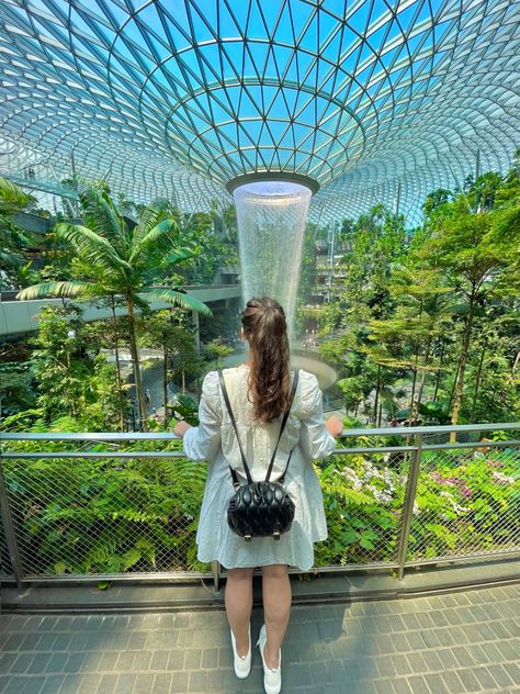 Singapore Changi Jewel airport Singapore Aesthetic Photography, Singapore Poses, Singapore Photo Ideas, Singapore Fits, Singapore Ootd, Singapore Pictures, Sg Aesthetic, Singapore View, Singapore Outfit