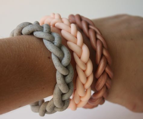 Cool bracelet made of Polymer Clay Polymer Clay Bracelet, Diy Braids, Clay Bracelet, Clay Jewelry Diy, Polymer Clay Projects, Polymer Clay Tutorial, Polymer Clay Creations, Clay Tutorials, Diy Schmuck