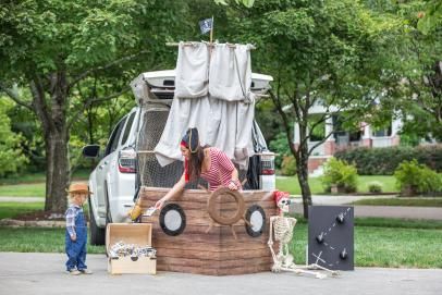 Halloween Trunk-or-Treat Idea: DIY Pirate's Ship | HGTV Pirate Trunk Or Treat, Floral Foam Wreath, Large Cardboard Boxes, Bow Image, Canvas Drop Cloths, Pirate Theme Party, Pirate Halloween, Wood Wreath, Shapes Images