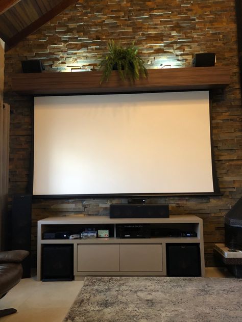 Sala Cinema, Room 2023, Chill Room, Dining And Living Room, Projector Screen, Dining Living Room, Lei, Room Decor, Curtains