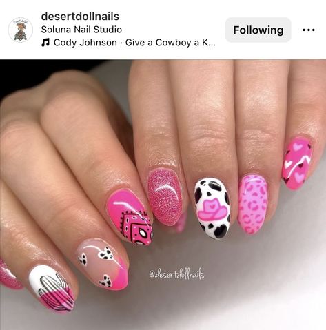 Pink Western Acrylic Nails, Country Nails Design Pink, Cowgirl Valentine Nails, Shania Twain Inspired Nails, Cowboy Nail Ideas, Cowgirl Barbie Nails, Cowgirl Inspired Nails, Cowboy Hat Nails Design, Pink Western Nail Ideas