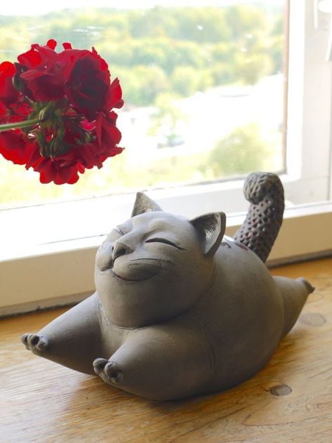 Black Funny, Ceramic Art Sculpture, Art Projects For Adults, Pottery Animals, Cat Sculpture, Sculptures Céramiques, Cerámica Ideas, 강아지 그림, Ceramic Cat