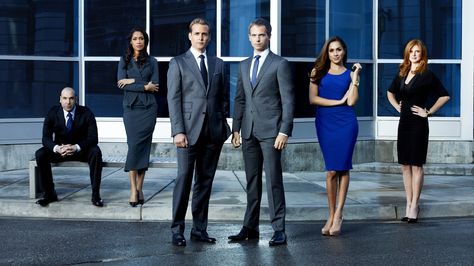 Office Culture Stinks But Suits Makes Us Salivate! | Ravishly Suits Serie, Summer Tv Shows, Suits Tv Series, Suits Harvey, Aja Naomi King, Matthew Davis, Suits Usa, Sarah Rafferty, Gina Torres