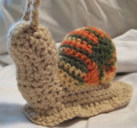 Snails! A crochet pattern - Fiber & Textile / Completed Projects - the Lettuce Craft Forums Crochet Snails, Snail Pattern, Triple Crochet Stitch, Crochet Snail, Snail Shell, Crochet Fall, Diy Crochet Projects, Crochet Dolls, Cute Crochet