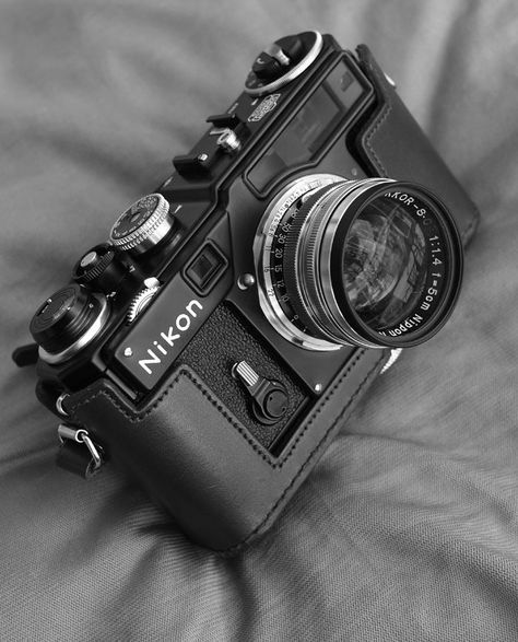 Fotocamere Vintage, Dslr Photography Tips, Antique Cameras, Photo Gear, Classic Camera, Old Cameras, Rangefinder Camera, Leica Camera, Dslr Photography