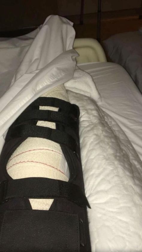 Broke Leg Snapchat, Hospital Room Snapchat Stories, Hospital Photography, Leg Cast, Hospital Pictures, Flipagram Instagram, Hospital Photos, Emotional Photography, Broken Leg