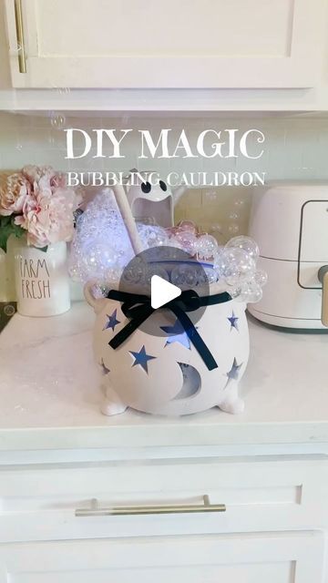 Self Stirring Cauldron, Bubbling Cauldron Diy, Magic Cauldron, Bubbling Cauldron, Halloween Party Planning, Spooky Diy, Beautiful Lifestyle, Spooky Cute, Planning Inspiration