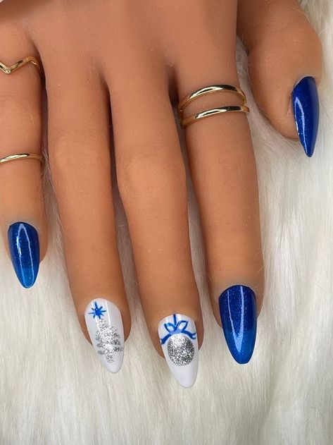 Black And Blue Christmas Nails, Silver And Blue Christmas Nails, Simple Blue Christmas Nails, Blue Snow Nails, Holiday Nails Blue, December Nails Blue, Christmas Nail Art Designs Xmas, Blue Holiday Nails, Christmas Manicures