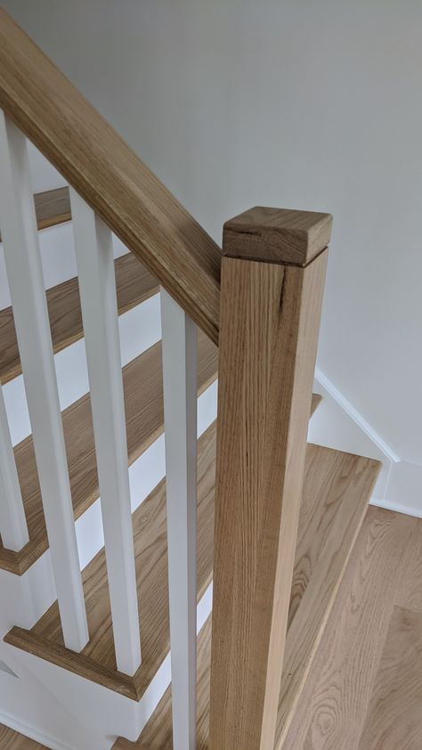 Stair Railing Design Wood, Simple Wood Railings For Stairs, Stair Bannister Ideas Wood, Stair Railing Wooden Design, Simple Stair Railings Wood, Partial Stair Railing Ideas, Scandinavian Railing Stairs, Wood Stair Banister, Simple Wood Stair Railing