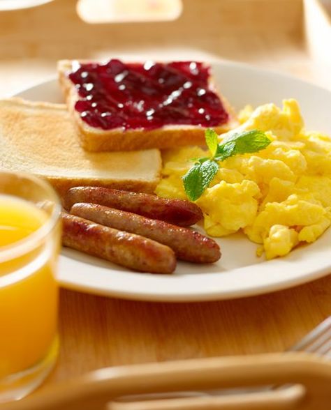 Diner Breakfast, Snack Sani, Breakfast Vegetables, American Breakfast, Healthy Recipes Easy Snacks, Filling Breakfast, Breakfast Toast, High Protein Breakfast, What's For Breakfast