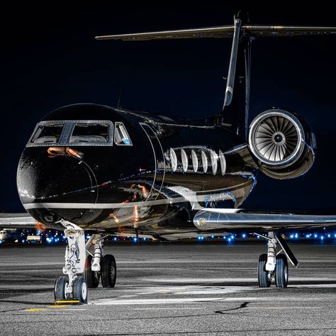 This black Gulfstream G450 N94JL looks so sexy!  : EOS 5D IV  70-200mm f/4 L Black Jet Plane, Black Private Jet Aesthetic, Black Private Jet, Jet Interior, Private Jet Plane, Private Jet Interior, Jet Privé, Ethan Hunt, Garage Design Interior