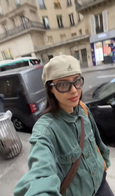 Maïna Suarez Outfits, Maina Suarez, Hunting Caps, French Street Fashion, Cap Outfit, Pink Cheeks, Green Jacket, Outfits Aesthetic, Fashion Killa