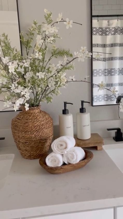 Makeup Corner In Bathroom, Light Aesthetic Bathroom, Blue Accents In Bathroom, Modern Day Bathroom Ideas, White Beige Apartment Aesthetic, Black And White Earthy Bathroom, Guest Bathroom Apartment, Basic Apartment Bathroom Decor, Organic Modern Decor On A Budget