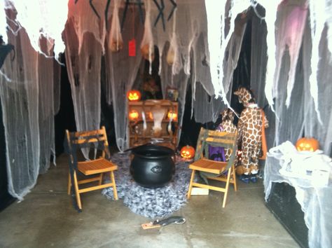 Check out some of these fun, spooky setups to inspire you to make your own haunted laboratory, morbid morgue, spooky cemetery or graveyard garage. Description from zh.smartgarage.ca. I searched for this on bing.com/images Haunted Garage Ideas How To Make, Halloween Setup Ideas, Graveyard Office Decorations, Spooky Garage Halloween, Diy Haunted Garage Ideas, Halloween Garage Decorations Inside, Garage Haunted House Ideas, Garage Halloween Party Ideas, Haunted Garage Ideas