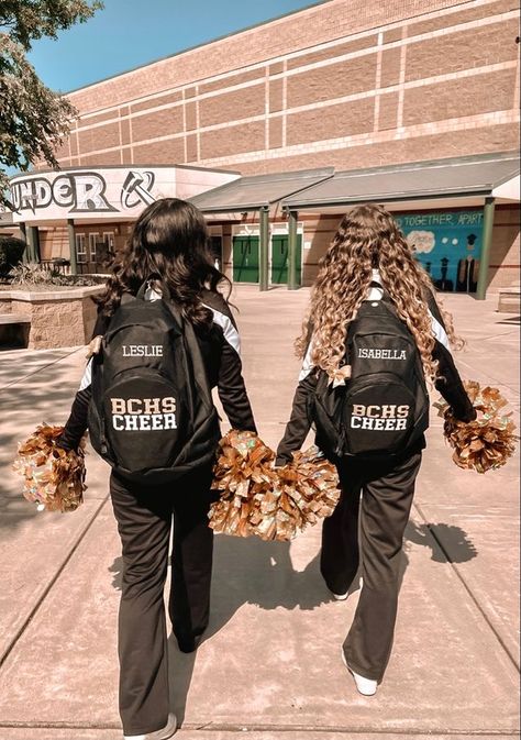 Cheerleading Ideas High School, Hs Cheer Pictures, Cheer Mom Aesthetic, Aesthetic Cheer Pictures, School Cheer Aesthetic, Competitive Cheer Aesthetic, High School Cheerleader Aesthetic, Highschool Cheer Aesthetic, Cheer Asthetic