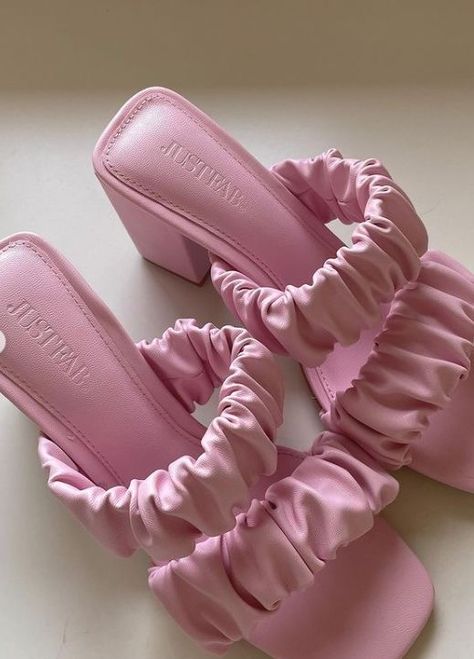 elena abelli Heels Pink Aesthetic, Pink Aesthetic Accessories, Pink Wardrobe Aesthetic, Pink Aesthetic Heels, Pink Aesthetic Fits, Cute Heels Aesthetic, Aesthetic Pink Pics, Pink Heels Aesthetic, Pink Accessories Aesthetic