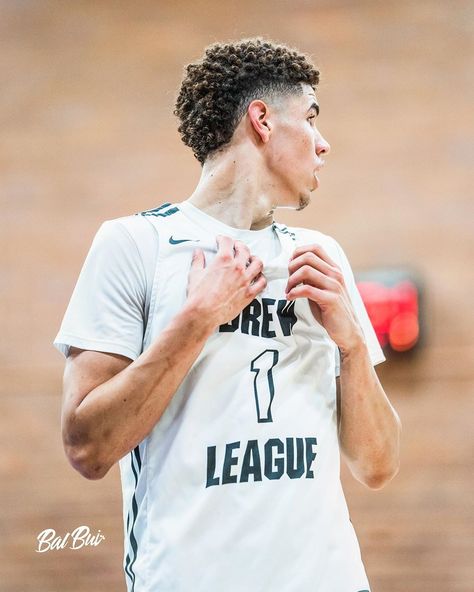 @melo @drewleague 🔥💫. • • Been a minute since I’ve sat down and just shot photos for a game. Need to come back! � Lamelo Ball Haircut, Nba Haircuts, Fade Haircut Curly Hair, Taper Fade Curly Hair, Pompadour Haircut, Drop Fade Haircut, Curly Hair Fade, Cornrow Hairstyles For Men, Basketball Hairstyles