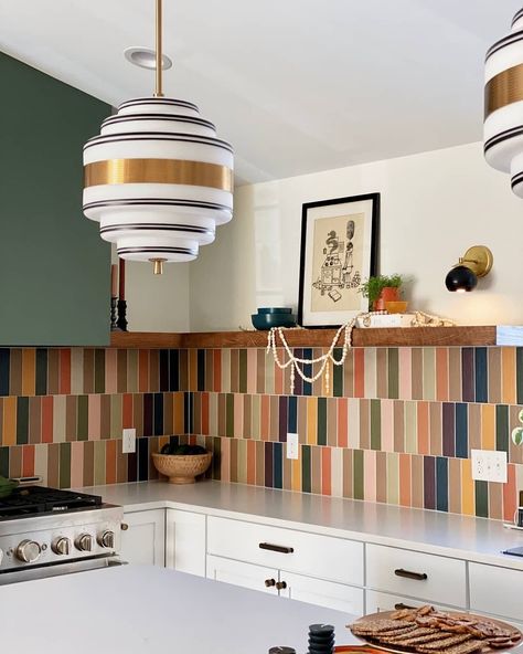 Backsplash Patterns, Colorful Backsplash, White Tile Backsplash, The Tile Shop, Kitchen Wall Tiles, Black Kitchen, Kitchen Colors, House Inspo, Tile Patterns