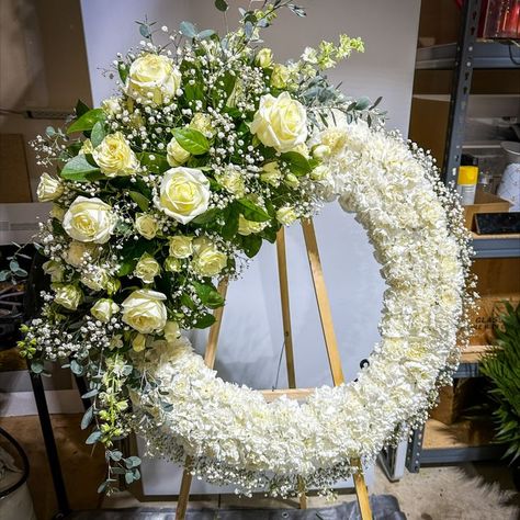 Event Flowers, White Cream, Cream Color, Flower Arrangements, Wreath, Cream, Flowers, Floral, White