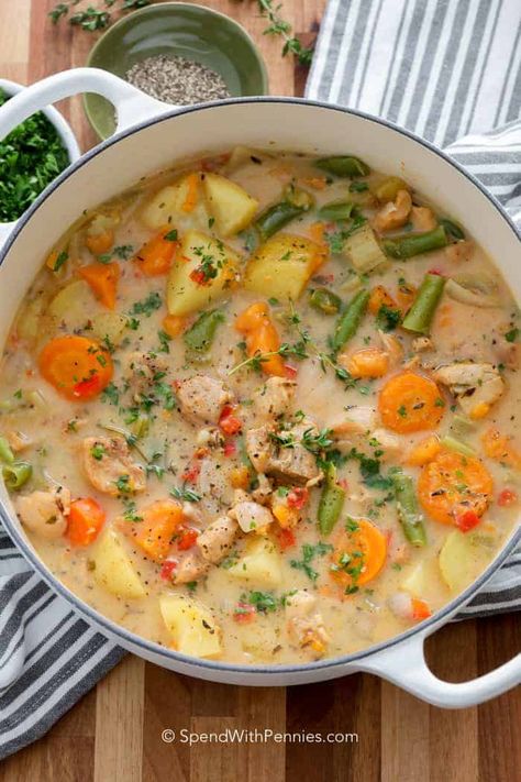 Chicken Stew Stew Chicken Recipe, Spend With Pennies, Savory Chicken, Soup And Stew, Chicken Stew, Idee Pasto Sano, Easy Soups, Easy Soup Recipes, Healthy Soup