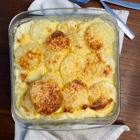 Scalloped potatoes - Irene Mercadal Autumn Side Dishes, Side Dishes For Chicken, Scalloped Potato Recipes, Creamed Potatoes, Beef Casserole Recipes, Easy Baked Salmon, Sprout Recipes, Scalloped Potatoes, Best Side Dishes