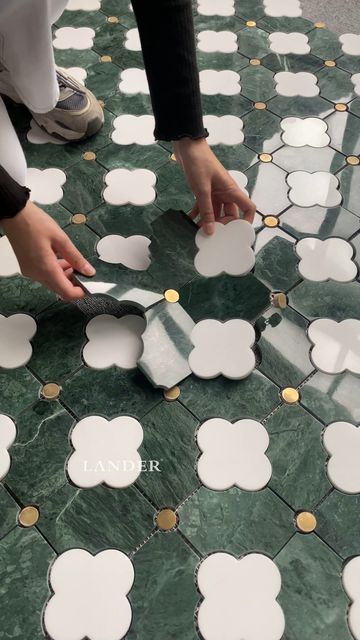 Cool Tile Backsplash, Kitchen Floor Tile Black And White, Mosaic Marble Tile, Backsplash Kitchen Modern, Backsplash Tile Ideas Kitchen, Pattern Design Architecture, Marble Flooring Pattern, Green Marble Flooring, Marble Floor Bedroom