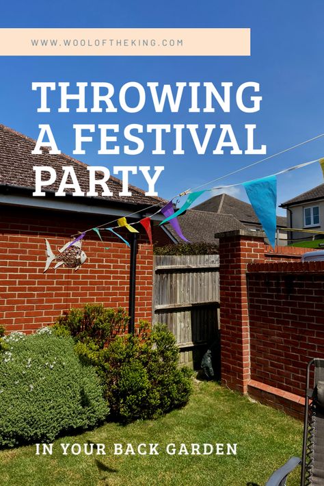 Party inspiration! Throwing a festival themed party in your garden. Festival Theme Garden Party, Garden Festival Party Ideas, Home Festival Party Ideas, Festival Themed Party Birthday, Festival Themed Party Decorations, Festival Party Ideas, Music Festival Themed Party, Festival Party Theme, Festival Garden Party