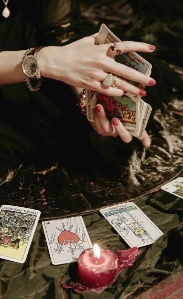 Romeo I Julia, Tarot Aesthetic, The Love Witch, Witch Core, Yennefer Of Vengerberg, Magic Aesthetic, Season Of The Witch, Fortune Teller, Witch Aesthetic