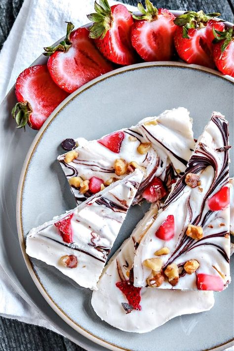 Keto Strawberry Chocolate Cheesecake Bark Keto Frozen Yogurt, Low Carb Jambalaya Recipe, Chicken Broccoli Pasta Casserole, Keto Deviled Eggs, Pizza Roll Up, Frozen Yogurt Bark, Pizza Shapes, Yogurt Bark, Low Carb Flour