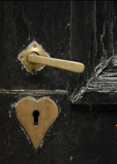 Keyhole Aesthetic, Door Knobs And Knockers, Brain Art, Heart Lock, Keys Art, Doors And Hardware, Airbrush Art, Coffee Staining, Key To My Heart