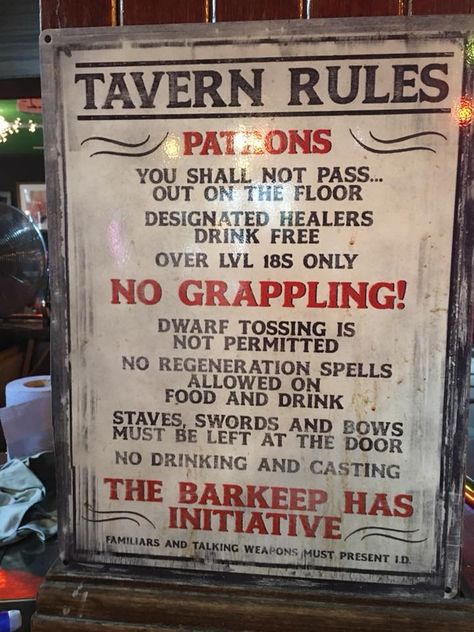 Tavern Gaming Room, Tavern Basement Ideas, Basement Tavern Ideas, Dungeons And Dragons Campaign Ideas, Dnd Decorations, Dungeons And Dragons Room, Tavern Room, Dnd Decor, Tavern Decor