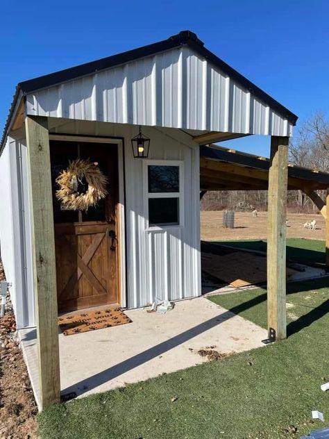 Outdoor Dog Shed, Dog Shed Ideas, Dog Kennel Shed, Dog Breeding Kennels Ideas, Dog Kennel Ideas Outdoor, Outdoor Dog Kennel Ideas, Dear Rodeo, Dog Condo, Dog Breeding Kennels