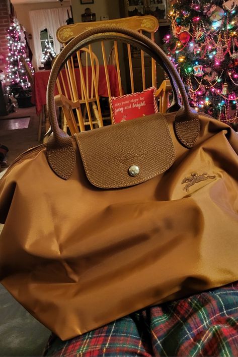 My new medium le pliage bag in cognac 🤎 Burgundy Longchamp, Longchamp Cognac, Long Champ, Burgundy Outfit, Longchamp Bag, Handbag Essentials, What In My Bag, Bag Essentials, Essential Bag