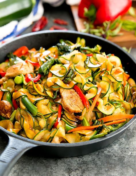 Drunkin Zoodles Zucchini Noodles Popular Thai Dishes, Drunken Noodles, Bruschetta Ingredients, Top Chicken Recipes, Thai Dishes, Homemade Tacos, Homemade Taco Seasoning, Zucchini Noodles, Noodle Recipes