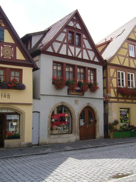 German Houses, German Architecture, Cities In Germany, European Architecture, Ceramic Houses, Historical Architecture, Places Around The World, Bavaria, Traditional House