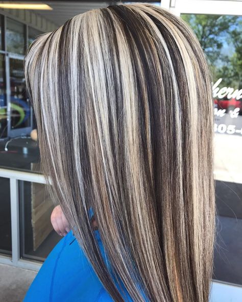 Can we forever live in the 90's and still have chunky highlights they are my FAV! 😍🙌🏻 #southernrootssalonandspa #chattanooga #northgeorgia… | Instagram Chunky Weave Highlights, Hair Color Ideas Chunky Highlights, Hair With Chunky Highlights, Platinum Blonde Chunky Highlights, Hair For Cool Summer, Chunky Blonde And Brown Highlights, Kelly Clarkson Chunky Highlights, Thick Chunky Highlights, Caramel Chunky Highlights