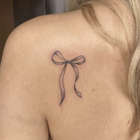 Bow Tattoo Collarbone, Pink Bow Tattoos, Bow Tattoos, Belly Tattoos, Tattoo Shading, Finger Tattoo For Women, Pretty Hand Tattoos, Ribbon Tattoos, Bow Tattoo