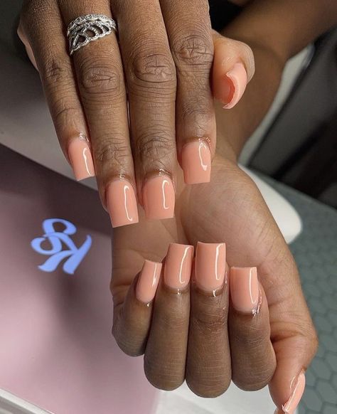 Short Nails On Black Women, Short Peach Nails, Modest Nails, Peach Acrylic Nails, Mom Nails, French Manicure Acrylic Nails, Elegant Touch Nails, Tree Nail Art, Feet Nail Design