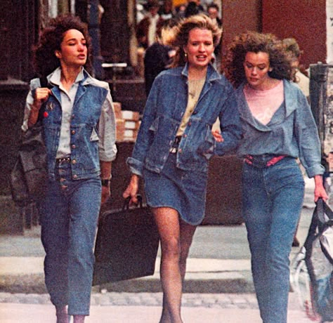 Sunset Blues, Glamour magazine, March 1985. 80s Aesthetic Fashion, 80s Outfits Women, 90s Street Fashion, 1980s Outfits, 80s Womens Fashion, 80s Inspired Outfits, 1980s Fashion Women, 80s Fashion Outfits, 80s Fashion Trends