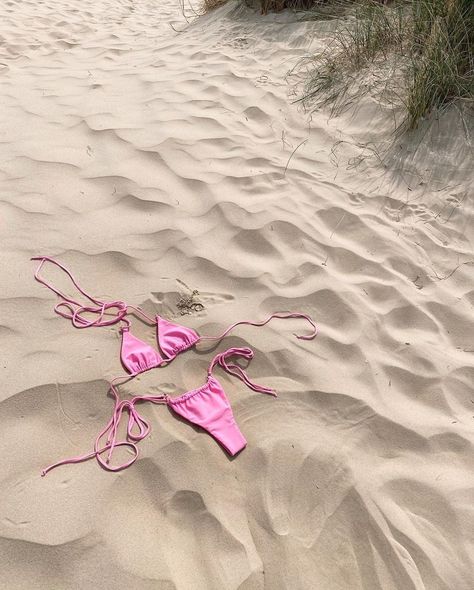 Pink Bikinis, Barbie Summer, Beach Pink, Malibu Barbie, Foto Poses, Pink Beach, Pink Swimsuit, Cute Bikinis, Vacation Mode