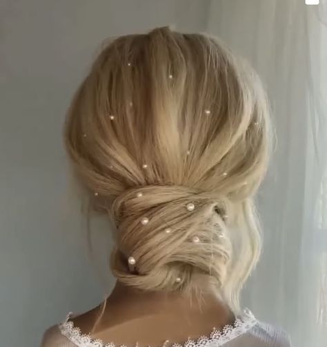 Low Bun Bridal Hair Pearls, Pearl Hair Decoration, Wedding Hairstyles With Beads, Wedding Hairstyles For Long Hair Pearls, Wedding Hairstyles For Short Hair Pearls, Bridal Hair With Beads, Pearl Hairstyles Updo, Short Wedding Hair With Pearls, Pearl Speckled Hair