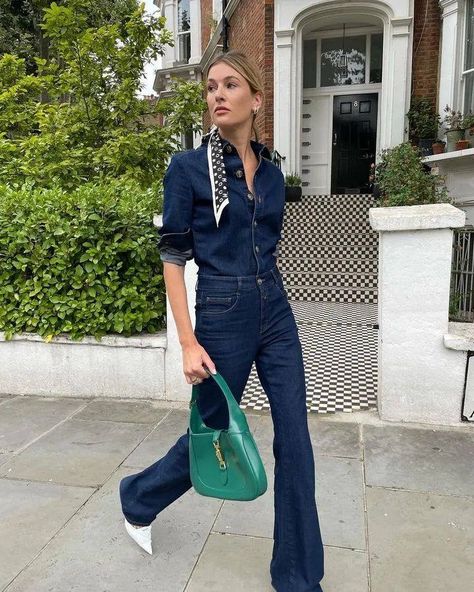 Denim Shirt Outfits, Looks Total Jeans, Flare Jean Outfit, Kemeja Denim, French Outfits, White Tee Jeans, Denim Shirt Outfit, Camille Charriere, French Outfit