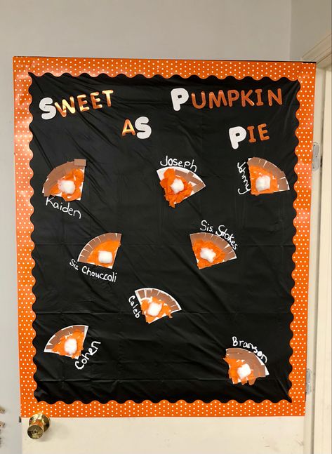 Pumpkin Patch Bulletin Boards For Daycare, Thanksgiving Bulletin Board Ideas Toddler, October School Door Decorations, September Door Decorations Daycare, October Bulliten Boards Preschool, Door Design For Classroom Fall, Fall Craft Bulletin Board, Bullent Boards Ideas September, Fall Teacher Board Ideas