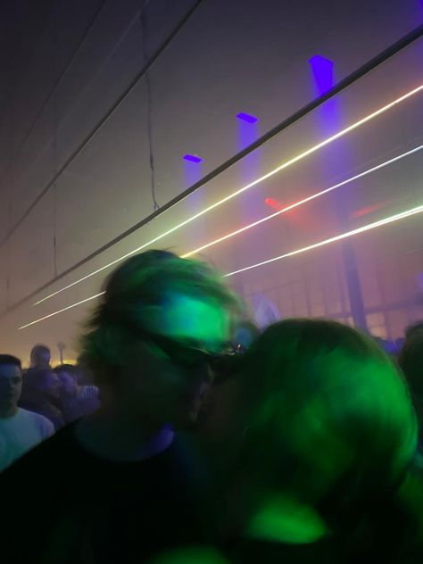 Rave Couple Aesthetic, Rave Couple Pictures, Couple Clubbing, Techno Couple, Rave Pics, Rave Pictures, Rave Couple, Don't Dream It's Over, Life Movie