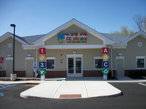 Child Care Center Design, Daycare Business Plan, Daycare Rooms, Daycare Facility, Me Images, Preschool Designs, Starting A Daycare, After School Care, Daycare Decor