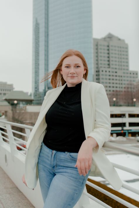 A redheaded business woman stands at the Milwaukee Art Museum with Milwaukee city skyline as a backdrop. Professional Women Photoshoot Outdoor, Power Poses For Women Outdoor, Work Headshots Outdoor, Professional Headshot Inspiration, Business Pictures Professional Women Outdoor, Headshot Ideas Outdoor, Corporate Photoshoot Women Outdoor, Outdoor Corporate Headshots, Journalist Headshots