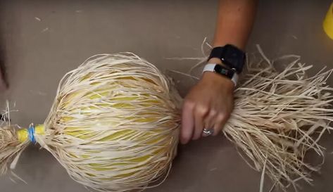 Balloon Diy Crafts, Raffia Crafts, Boho Vase, Flax Flowers, Diy Ombre, Weaving Tutorial, Coastal Boho, Modge Podge, Rope Crafts