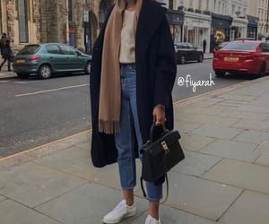 Dark Blue Coat Outfit, Blue Coat Outfit Winter, Blue Coat Outfit, Paris Fits, Dark Blue Coat, Spring Mood Board, Winter Coat Outfits, Winter Ootd, Cool Winter